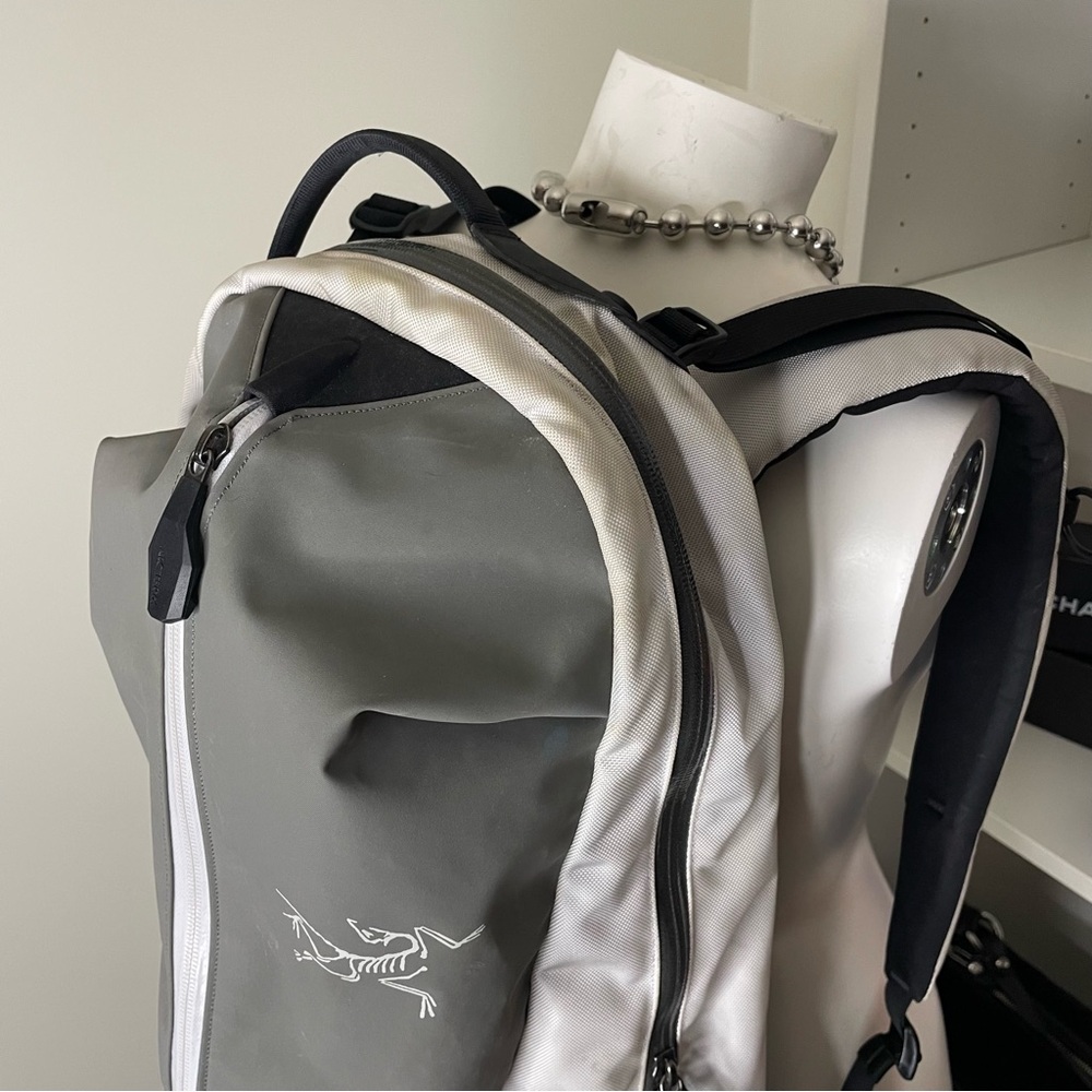 white arteryx backpack - Picture 8 of 10